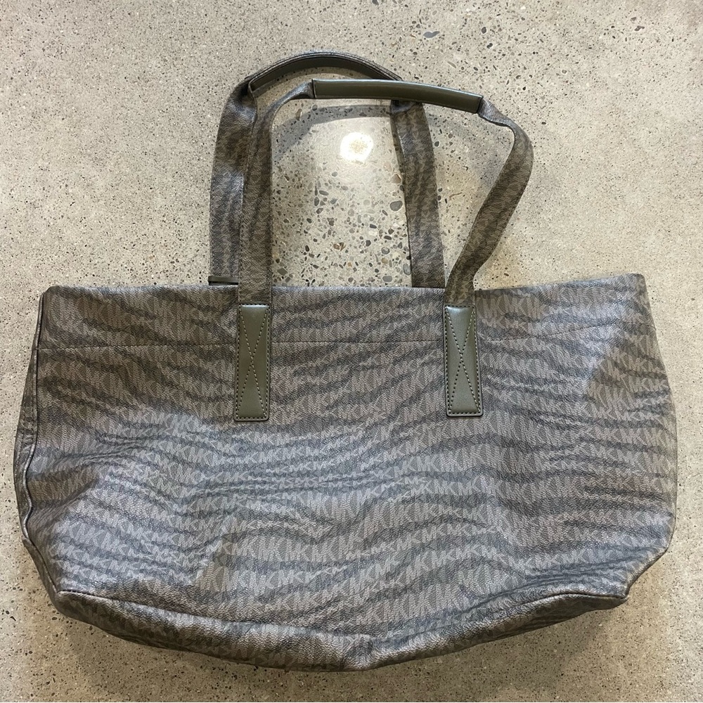 Michael Kors Tote Bag - Picture 2 of 5